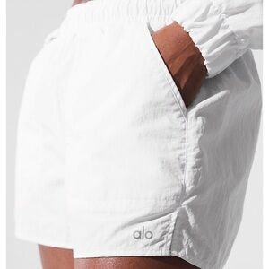 ALO Yoga White Elastic-Waist Athletic Shorts with Side Pockets